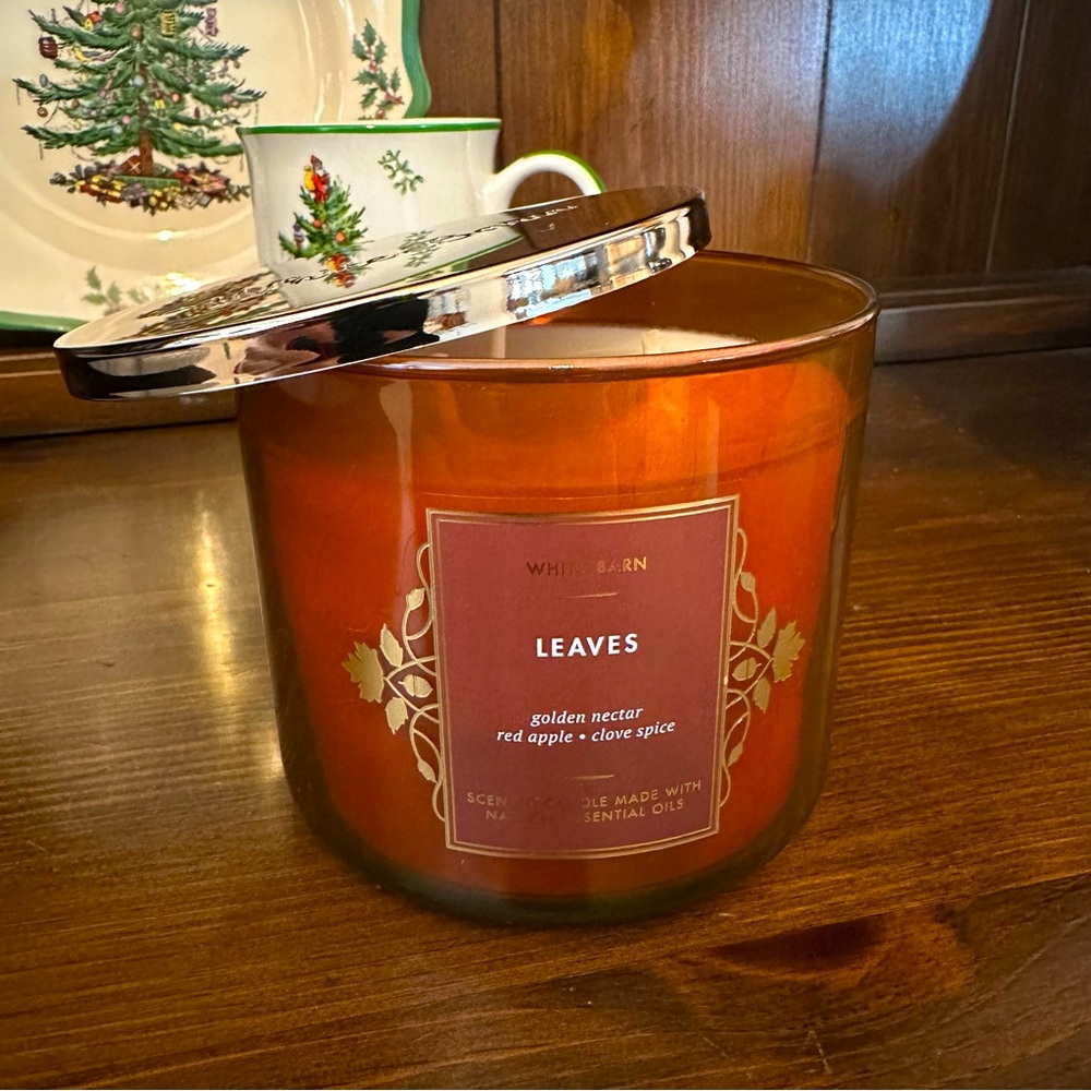 White Barn Leaves 3-Wick Candle